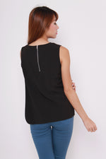 Load image into Gallery viewer, Romian Layer Curve Hem Top in Black
