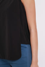 Load image into Gallery viewer, Romian Layer Curve Hem Top in Black
